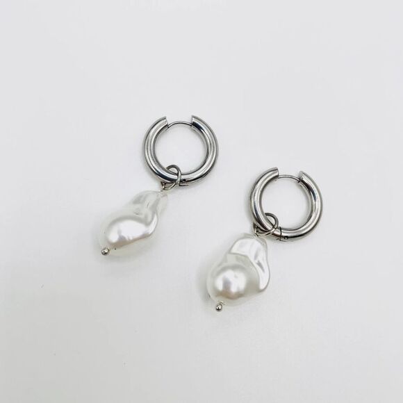 Pearl Drop Earrings M1247 - Picture 1 of 5
